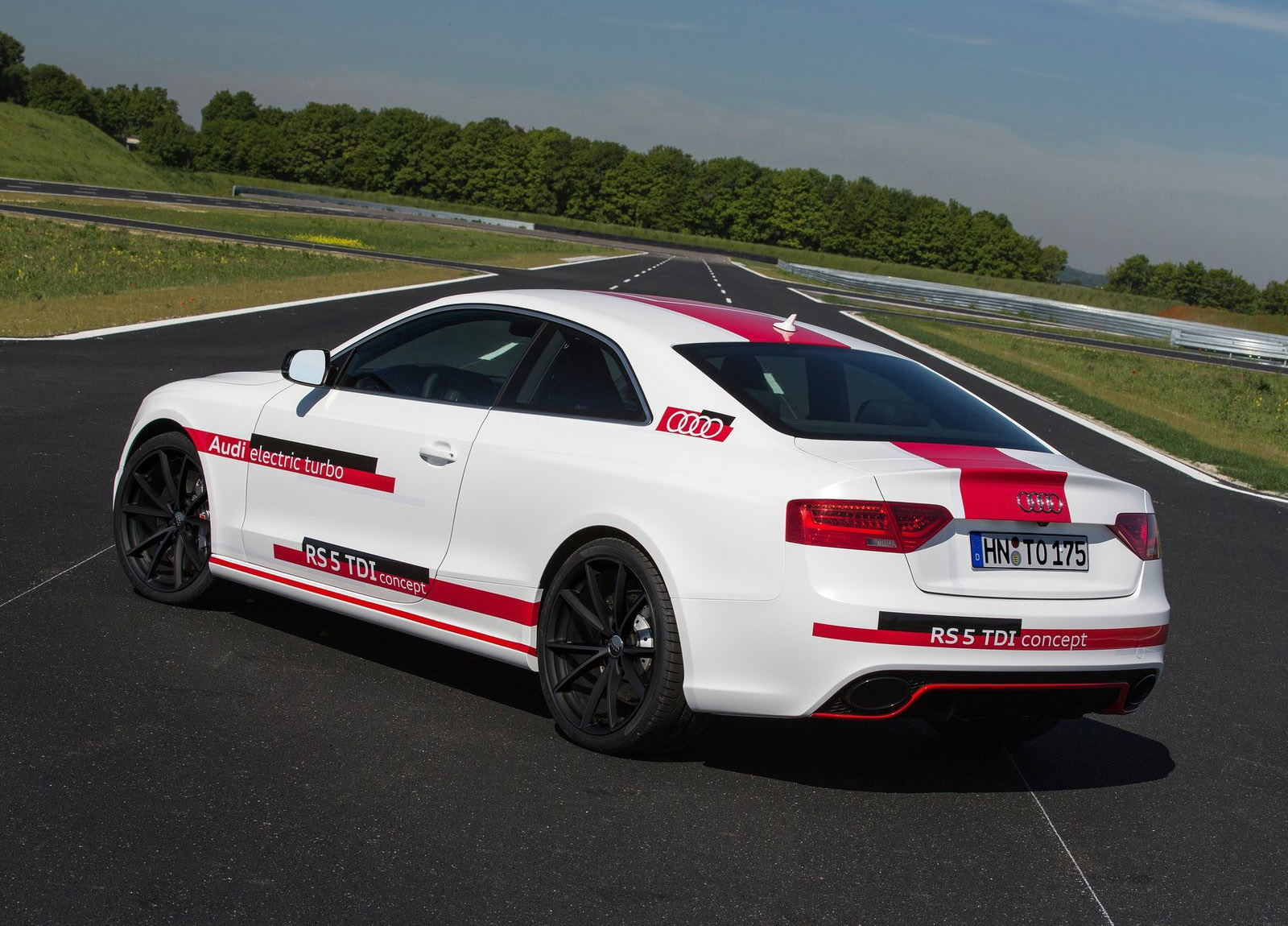 День рс. 2014 Audi RS 5 TDI Concept. Rs5 TDI. Ауди рс5 тди. Audi TDI Sport.