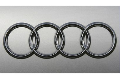 Audi rings changes to beat the lights!
