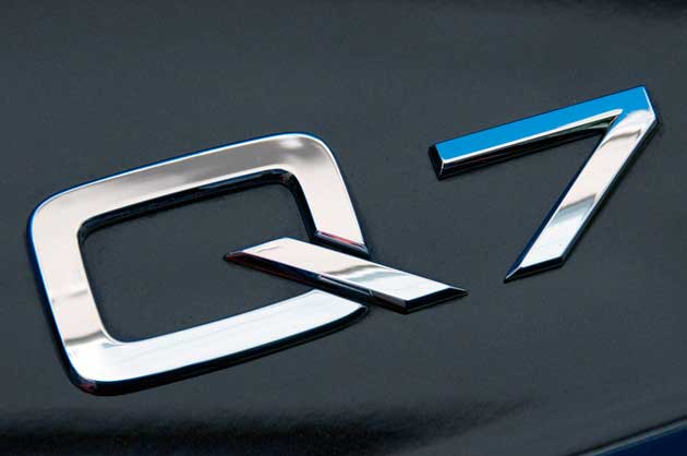 Audi Q7 Emblem