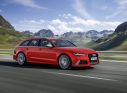2016 Audi RS 6 Avant Front Angle